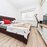 アパート Fantazy Main Square スコピエ