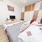 アパート Fantazy Main Square スコピエ