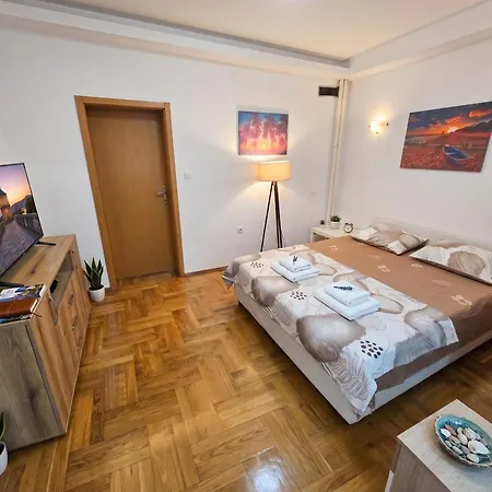 Fantazy Main Square Free Parking * Σκόπια